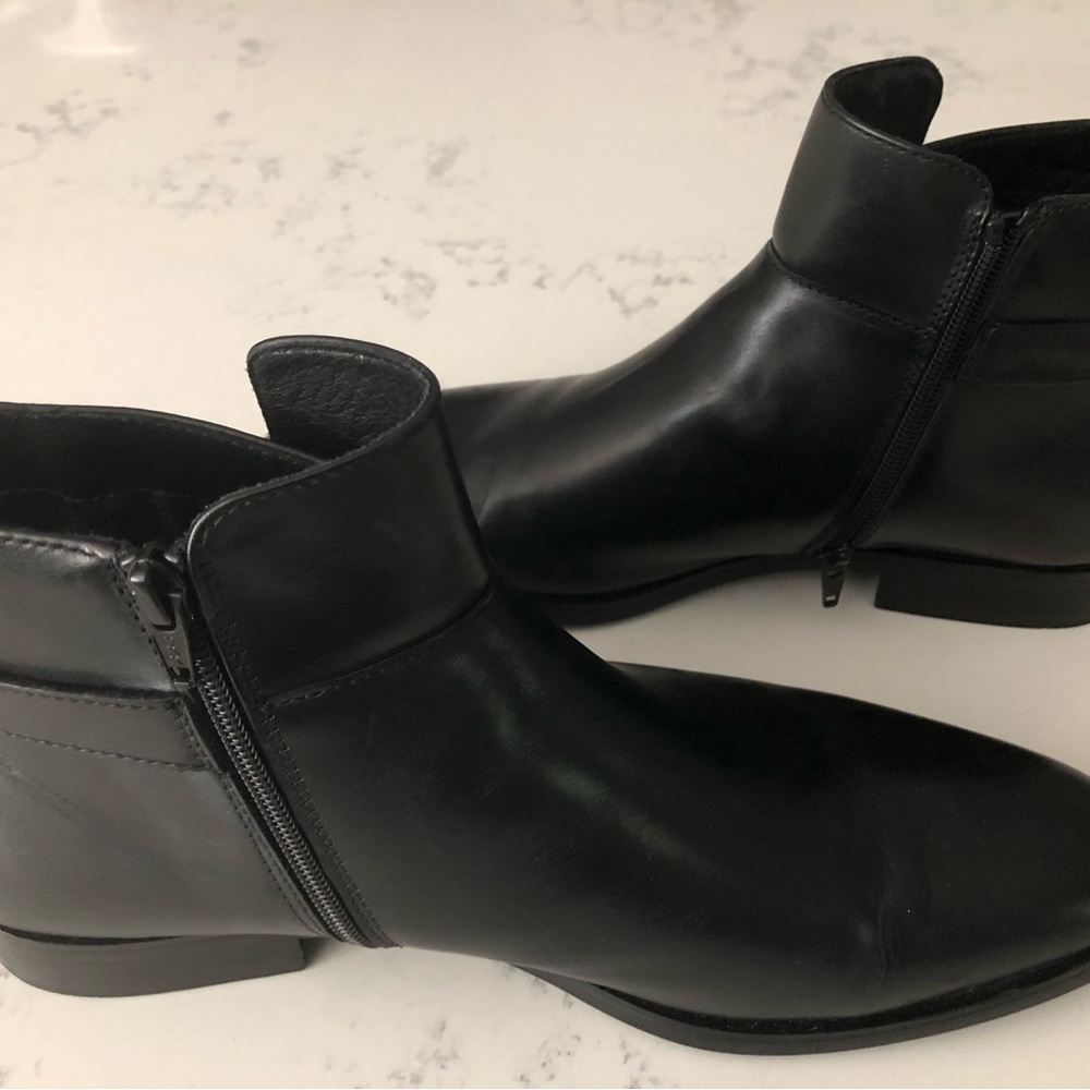 Steven Madden low cut boots w/zipper to easily slide on.